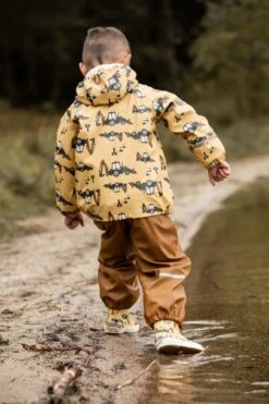 CeLaVi Regenanzug Baggerlader Traktor 2 Teile Strohgelb/nougat -Kinderbekleidungsgeschäft CELAVI SS22 22 1280x1280 1