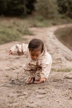 Celavi Regenoverall Blümchen Sandbeige/rosa Einteiler -Kinderbekleidungsgeschäft CELAVI SS22 34 1280x1280