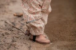 Celavi Regenoverall Blümchen Sandbeige/rosa Einteiler -Kinderbekleidungsgeschäft CELAVI SS22 36 1280x1280