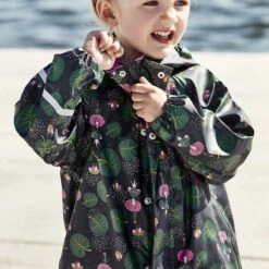 CeLaVi Mädchen Regenset Froschprinzessin Im Seerosenteich 13 CeLaVi Mädchen Regenset Froschprinzessin Im Seerosenteich -Kinderbekleidungsgeschäft Celavi regenset frsoschteich 2 1280x1280