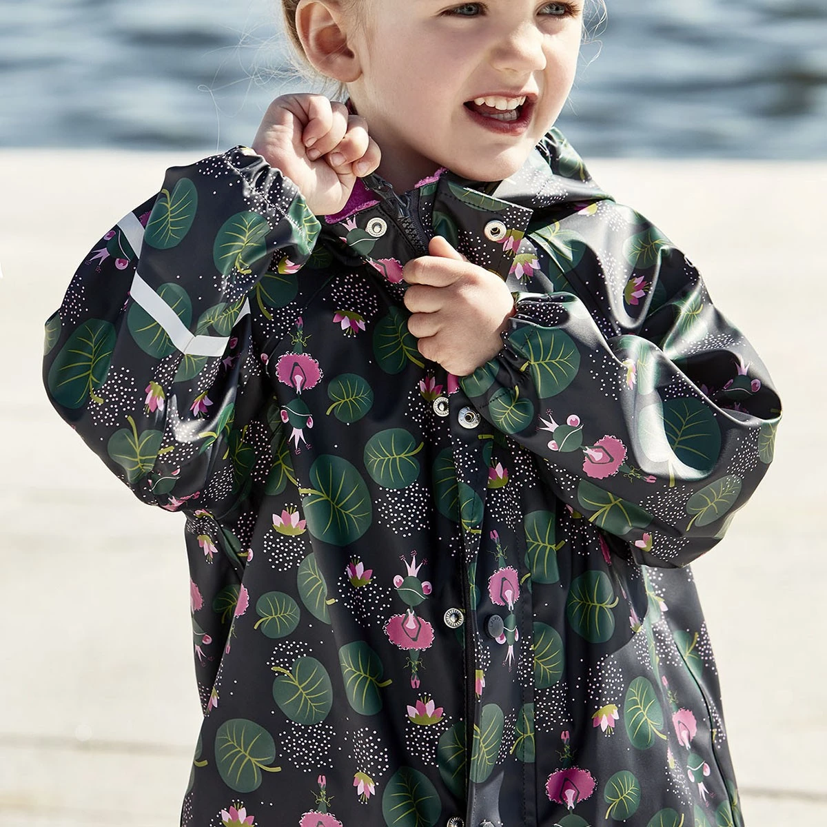 CeLaVi Mädchen Regenset Froschprinzessin Im Seerosenteich 5 CeLaVi Mädchen Regenset Froschprinzessin Im Seerosenteich – Bild 5