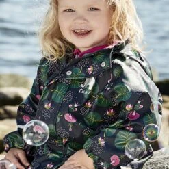 CeLaVi Mädchen Regenset Froschprinzessin Im Seerosenteich 11 CeLaVi Mädchen Regenset Froschprinzessin Im Seerosenteich -Kinderbekleidungsgeschäft Celavi regenset frsoschteich 3 1280x1280