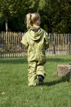 Ducksday Regenanzug Funky Green Regenoverall -Kinderbekleidungsgeschäft Ducksday rainsuit funky green 1 681x1024 1280x1280 1