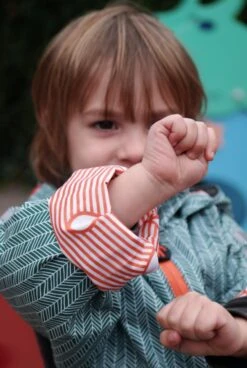 Ducksday Regenanzug Manu Graugrün Regenoverall -Kinderbekleidungsgeschäft ducksday manu 3 1280x1280