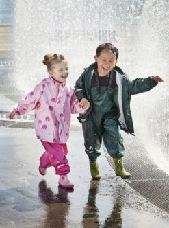 CeLaVi Regenanzug Grün Regenhose + Regenjacke -Kinderbekleidungsgeschäft rain19 1280x1280 1