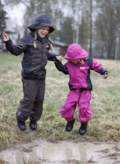 Wilma & Morris Outdoorjacke TYNSET Atmungsaktiv, Farbe Pink/schwarz -Kinderbekleidungsgeschäft wilma morris regenbekleidung kids 1280x1280